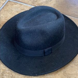 Black H&M hat